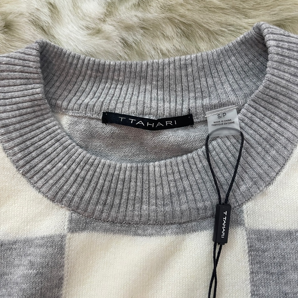 T Tahari Gray and Cream Crew Neck Sweater with Checkered Pattern - Picture 6 of 9